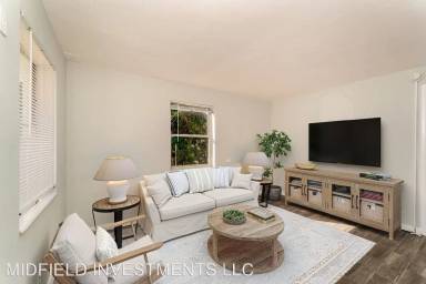 Main picture of 1681 Silver Beach Rd