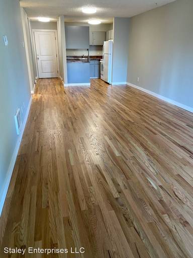 Main picture of 15827 NE Glisan St