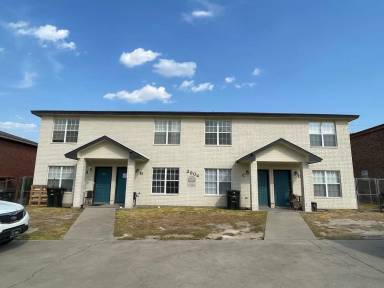 Main picture of 2804 Leroy Cir