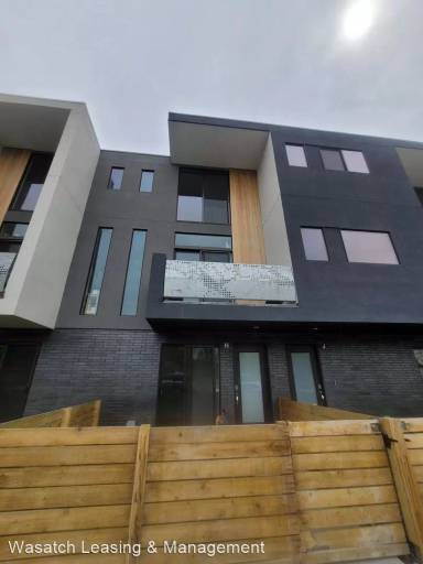 Main picture of 15 E Kensington Ave