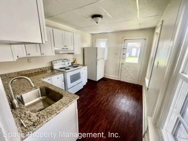 Main picture of 1010 S Hall St