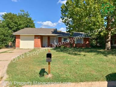 Main picture of 2709 NW Hilltop Dr