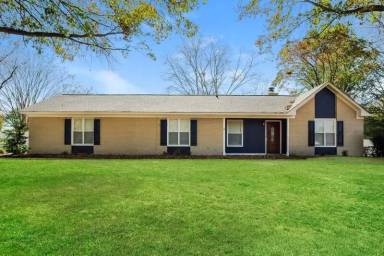 Main picture of 100 Shackleford Rd