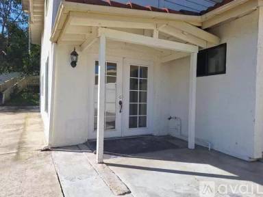 Main picture of 954 Surrey Dr