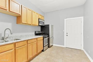 Main picture of 7038 S Vernon Ave