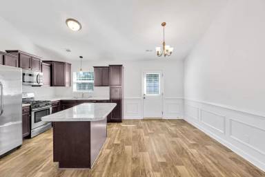 Main picture of 104 Sparrow Point Ln