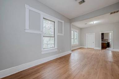 Main picture of 2419 Tuam St