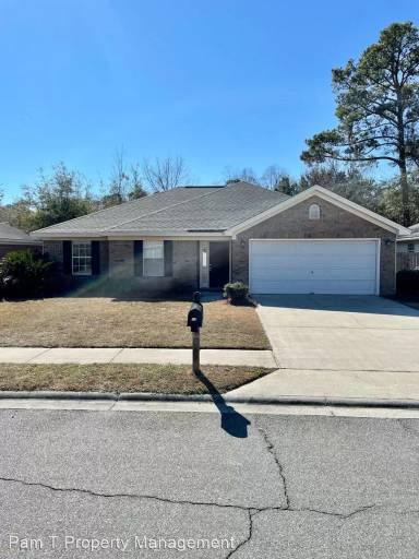 Main picture of 17 Chapel Dr
