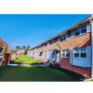 Main picture of 200 E Maple Ave