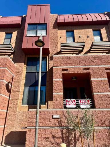 Main picture of 305 S Wilson St