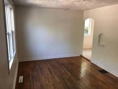 Main picture of 807 1/2 5th Ave NE
