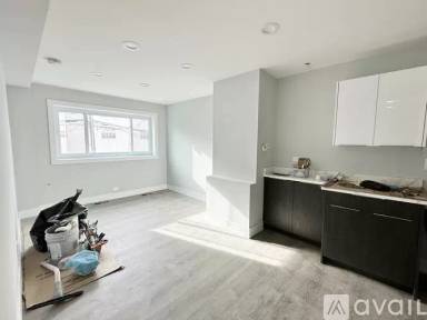 Main picture of 2333 W Lunt Ave