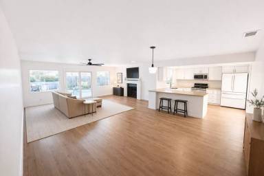 Main picture of 835 Nicklaus St