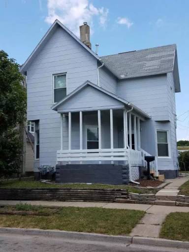 Main picture of 743 1st St NW