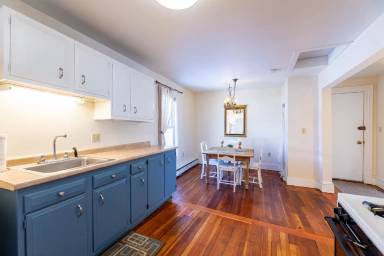 Main picture of 64 State St