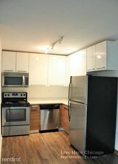 Main picture of 925 W Carmen Ave