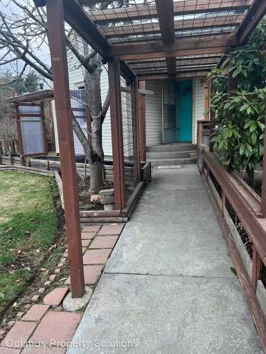 Main picture of 2138 Washington St