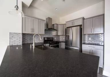 Main picture of 490 Pearl St