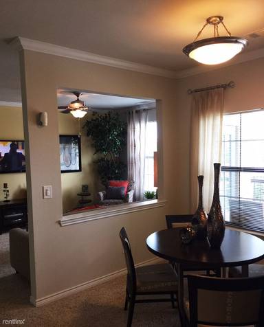Main picture of 635 E Royal Ln