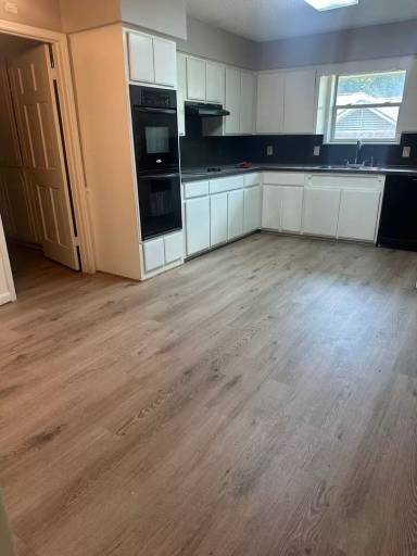 Main picture of 1910 Warwick Cir E