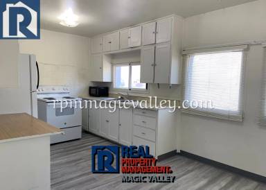 Main picture of 214 Blue Lakes Blvd