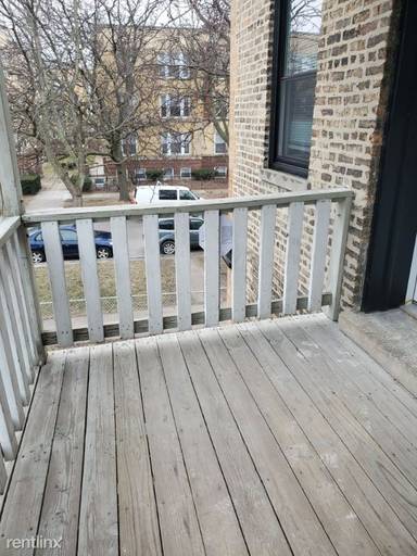 Main picture of 1923 W Montrose Ave