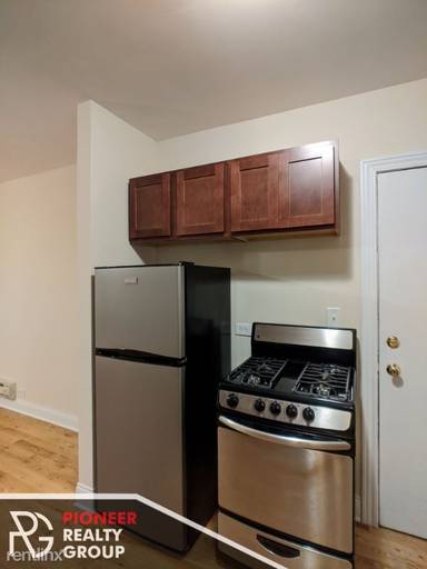 Main picture of 815-23 W Cornelia Ave