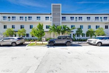 Main picture of 10295 NW 64th Ter