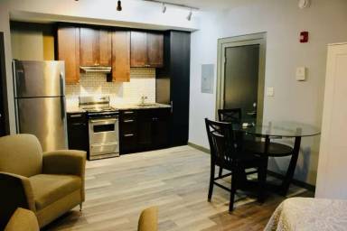 Main picture of 842 Park Ave
