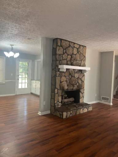 Main picture of 1675 Oak Ridge Way