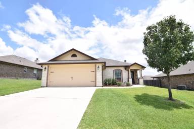 Main picture of 914 Karey Dr