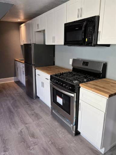 Main picture of 20 Stoneland Rd