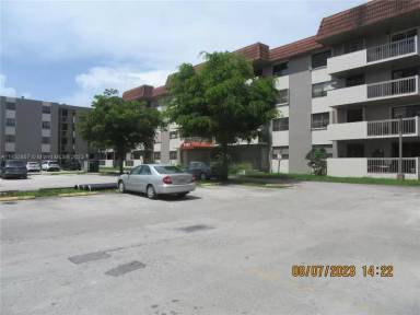 Main picture of Garden Lake Towers