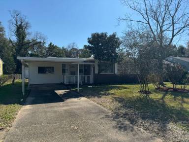Main picture of 215 Betty Rd