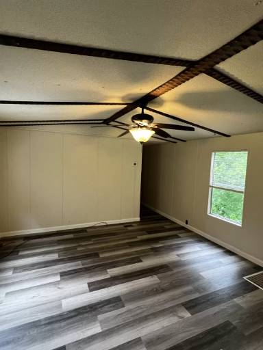 Main picture of 1031 Aaron Ln