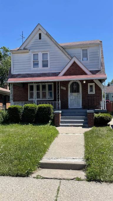 Main picture of 15082 Sorrento St