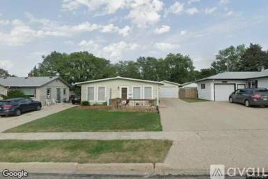 Main picture of 1121 1st St SE