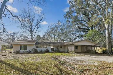 Main picture of 6844 Goodwood Ave