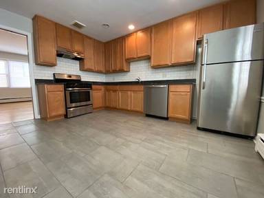 Main picture of 2040 W Foster Ave