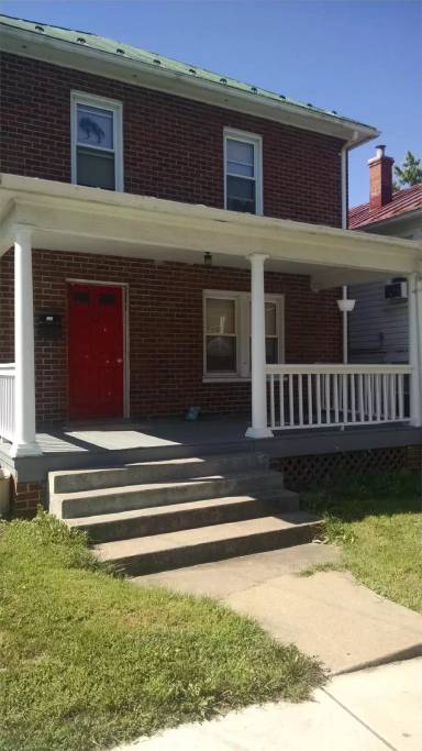 Main picture of 245 E Fairfax Ln