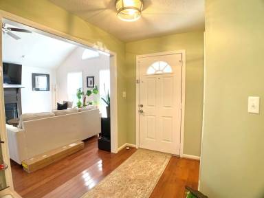 Main picture of 221 Sherwood Hills Dr