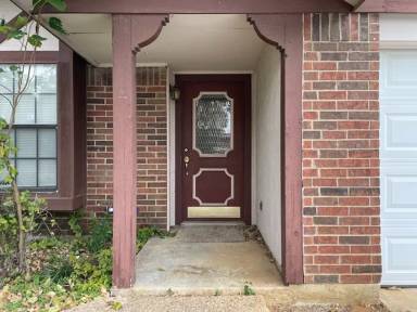 Main picture of 2209 Hollybush Ln