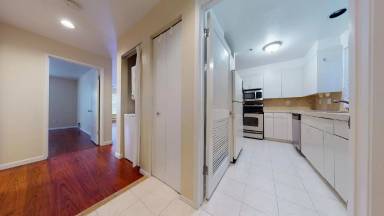 Main picture of 1945 Washington St