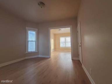 Main picture of 802 E 89th Pl