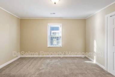 Main picture of 922 Wedgewood Ave