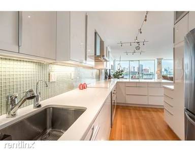 Main picture of 330 Beacon St