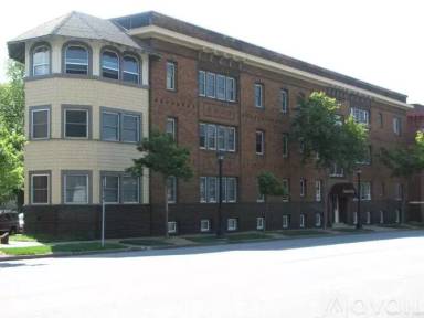 Main picture of 2107 Hennepin Ave