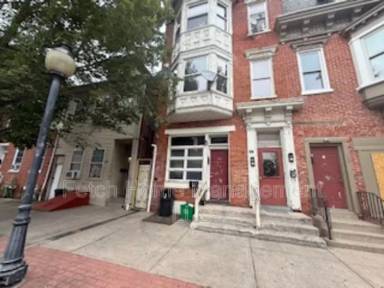 Main picture of 347 S George St