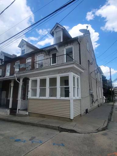 Main picture of 23 N Poplar St