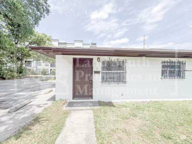 Main picture of 620 N Lake Ave